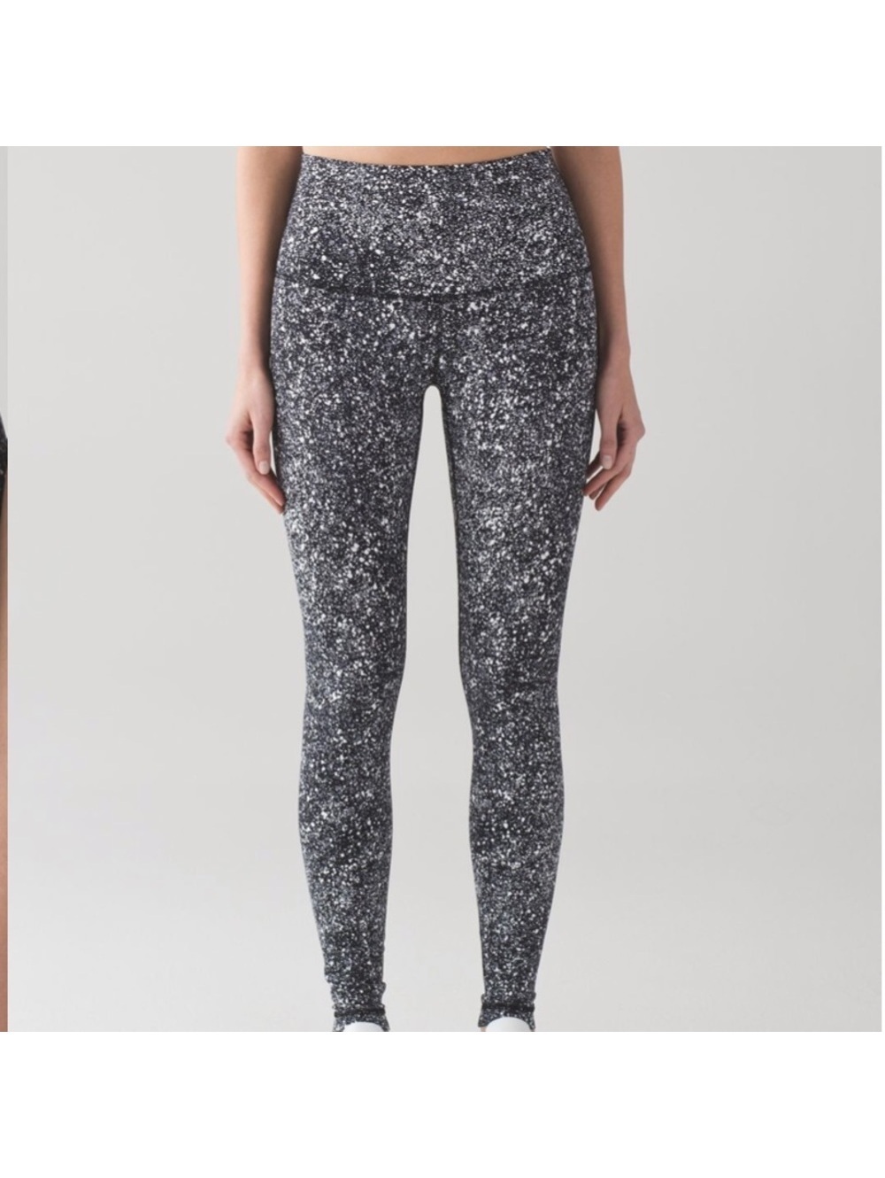 Lululemon Athletica Women's Lightweight Printed Tights 8 Black White Gray EUC